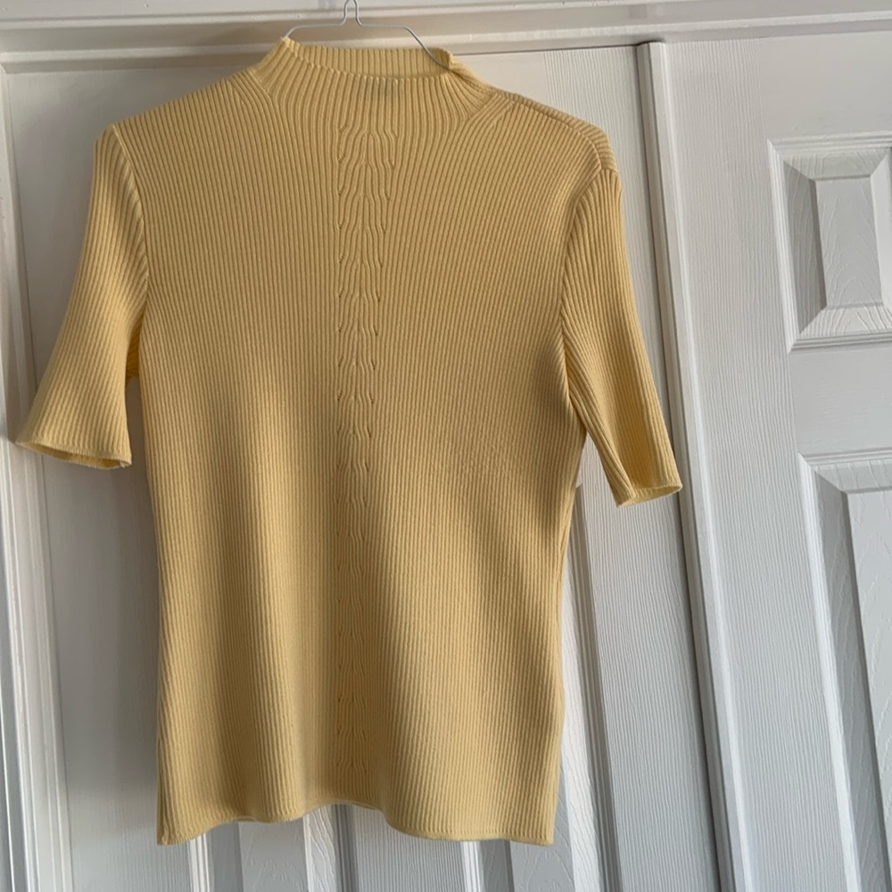 ARA Short sleeve mock neck top size 10
